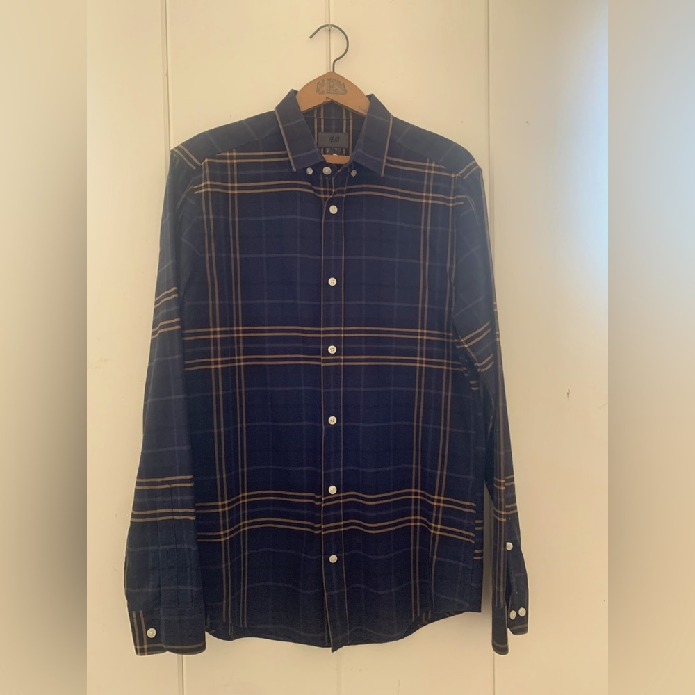 H&M Men’s Scotland Tartan plaid button down dress Shirt. 100% Cotton Size S